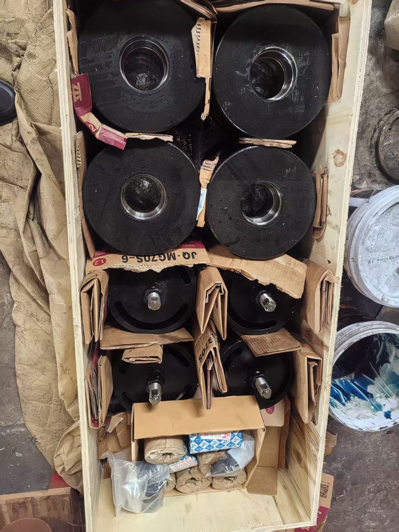 1791334551115962.jpg 2nd-batch-04-case-wheels-rollers.jpg